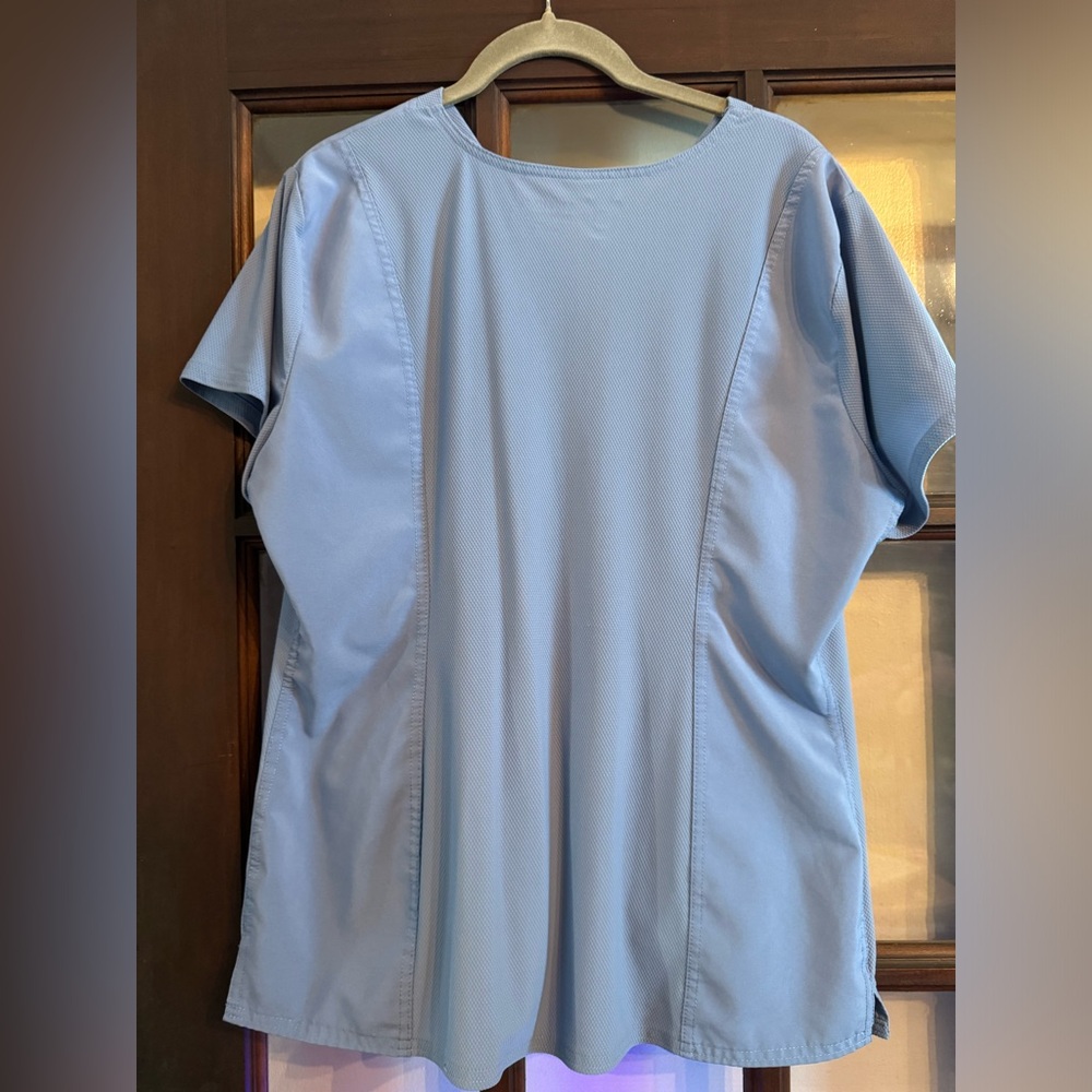 Urbane Performance Scrub Top - Picture 2 of 2